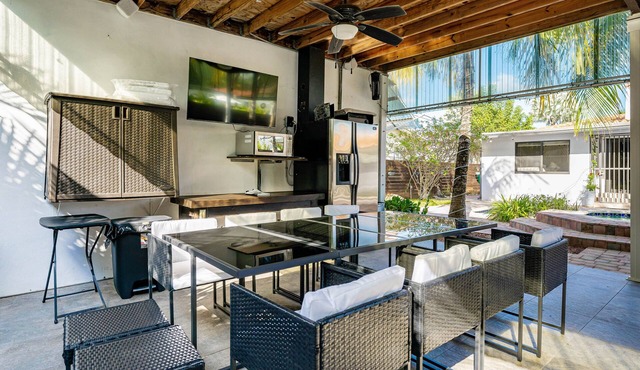 Welcome to Paradise POOL Home in Brickell 5 min to the beach.