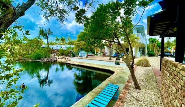 Welcome to Paradise/Waterfront Retreat/Jacuzzi Outdoor kitchen & Entertainment