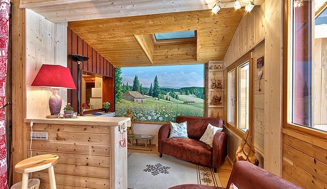 Welcome to Petit Jura! Garage and parking.