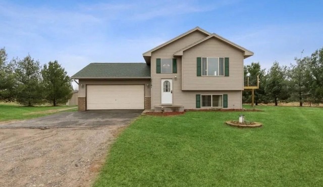 Welcome to Princeton Pines! 3-BDRM HOUSE/2.5 ACRES/FIREPIT/FOOSBALL/Wii/SUNSETS!