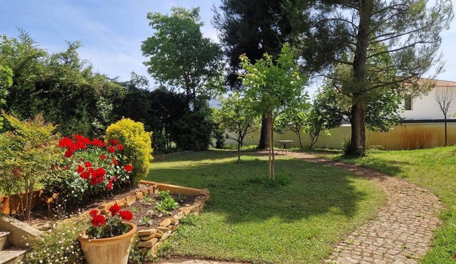 Welcome to Provence! T2 air-conditioned, 70 m2, secure parking, garden with trees WIFI