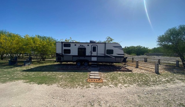 Welcome To Rancho La Valentina,Private Pond, farm animals and Beautiful Cliff!