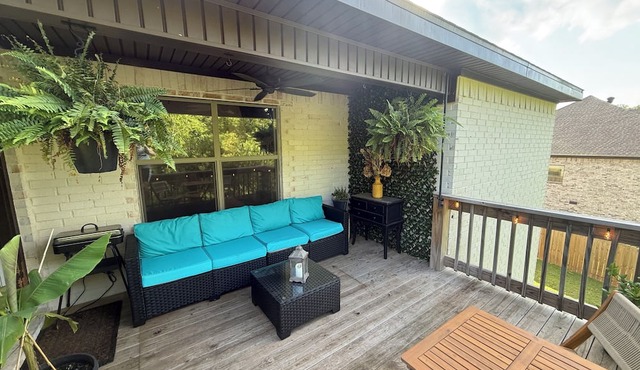 Welcome to Riverwood Retreat – Your Peaceful Hilltop Escape!