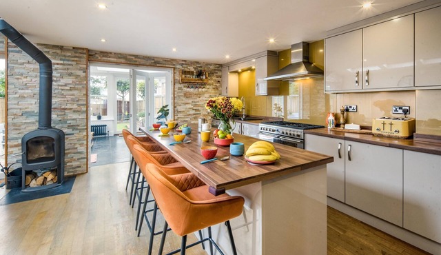 Welcome to Rowallen, in the heart of Ryde town on the Isle of Wight, a stunning Edwardian town house