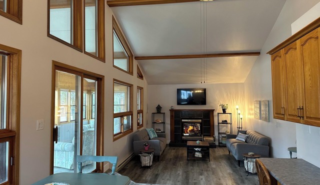Welcome to Sea Glass Cottage! A short 2 minute walk to the beach!