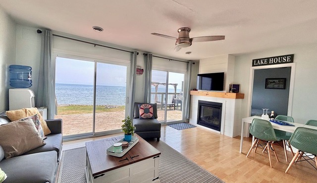Welcome to Selkirk Oasis - Your Lakefront Getaway!