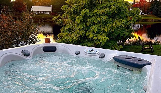 Welcome to Serenity Shores! 🌅 Soak in the private hot tub, unwind by the fire pit 🔥, and savor calming lake views. Pet-friendly 🐾 and perfect for recharging, exploring, and making memories.