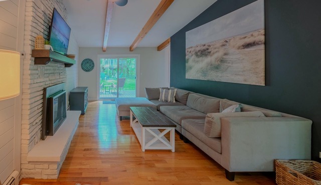 Welcome to Shoreline Beach Cottage – Your Peaceful Retreat by the Lake