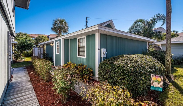 Welcome To Slice of Paradise Where Cool Ocean Breezes Welcome You.