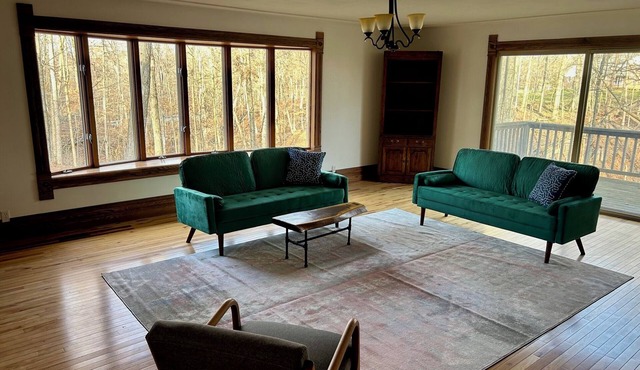 Welcome to St. John’s Hollow Retreat! Charming 3-bedroom house outside of Tiffin