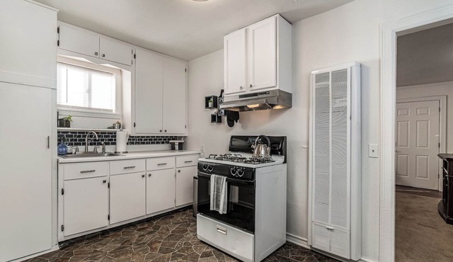 Welcome to Sterling Suite! Cozy 1-bedroom home just 5 min from anything in town!