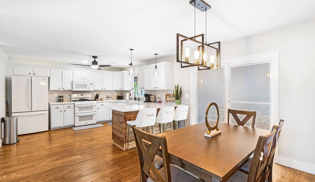 Welcome To Sunny Side Beachfront Getaway! A Perfect Family Vacation Home!