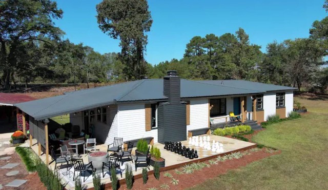Welcome to Super88, a retro retreat!