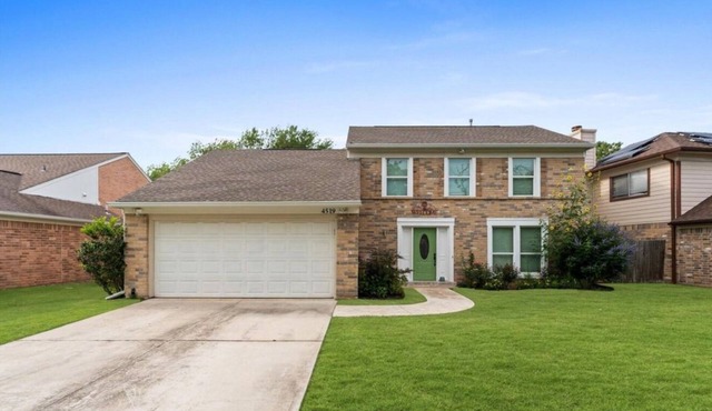 Welcome to Sweet Escape Sugar Land, your cozy home away from home! Close to NRG