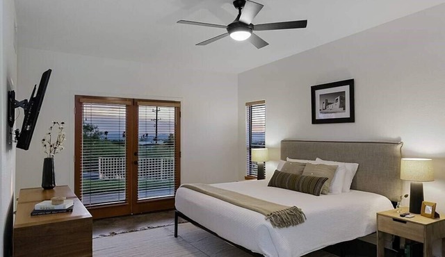 Welcome to the Hokum House! Incredible city and mountain views.