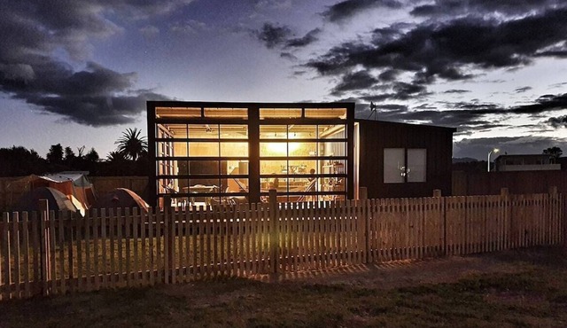 Welcome to "The Awning" - 5 min from the beach.