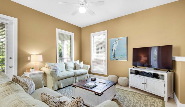 Welcome to the Beachcomber! Beautiful home in Cottage Retreat - steps to beach!