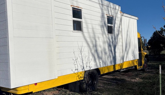 Welcome to the Bee Bus – A Cozy One-of-a-Kind Tiny Home with Mountain Views