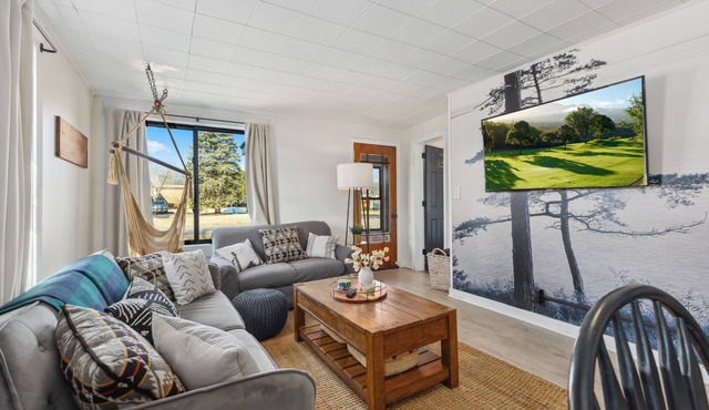 Welcome to the Black Loon. A charming 3-bedroom Mountain Bike home in Crosby