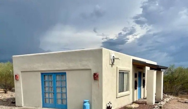 WELCOME TO THE BLUE DOOR CASITA AT FOUR FLAGS FARM: WAY OUT WEST.
