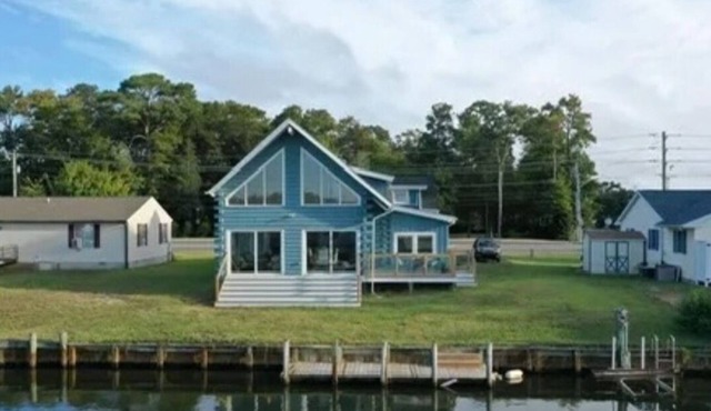 Welcome to the Blue Crabin in Fenwick Island with four bedrooms and four baths!