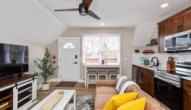 Welcome to the Boar's Nest, walking distance to Noblesville town square