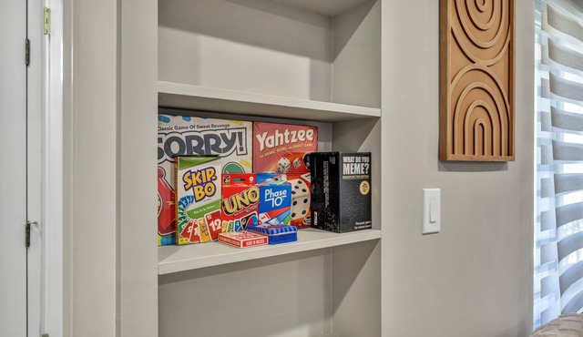 Welcome to the Buckeye Bungalow, sleeps 8 with A/C, Wifi and games in Euclid