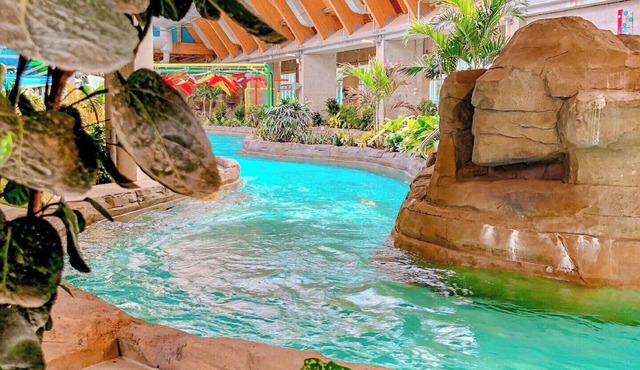 Welcome to the Catskill Mountains! 2 Comfortable Rooms! Pools and Arcade Onsite!