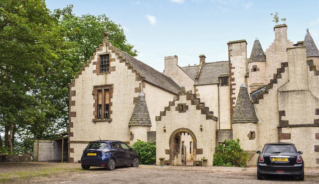 Welcome to the charming and historic Hallgreen castle in Inverbervie.