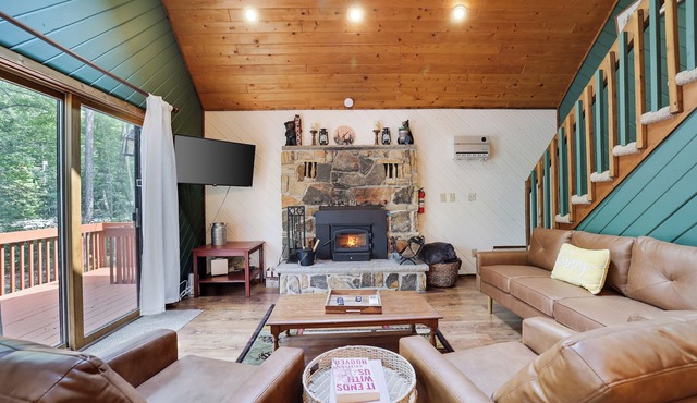 Welcome to The Chalet Getaway in the Hideout!