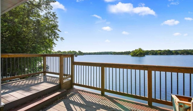 Welcome to The Cottage on Crystal Lake!