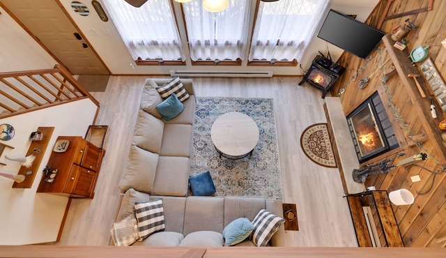 Welcome to the Cougar Den Near Beaver Lake Dog Friendly!