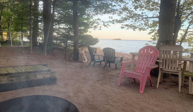Welcome to the Cozy Cottage with sand beach, WiFi and AC in delightful Thessalon