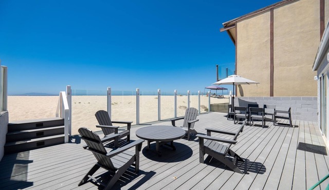 Welcome to the cutest oceanfront beach cottage!