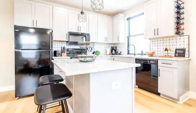 Welcome to The Dog House! Downtown Burg 2 bedrooms