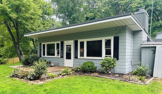 Welcome to the Doggone Lake House at Portland Mills Launch Ramp. Pet Friendly!