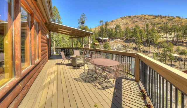 Welcome to The Getaway! Spacious cabin in Mt Lemmon Az
