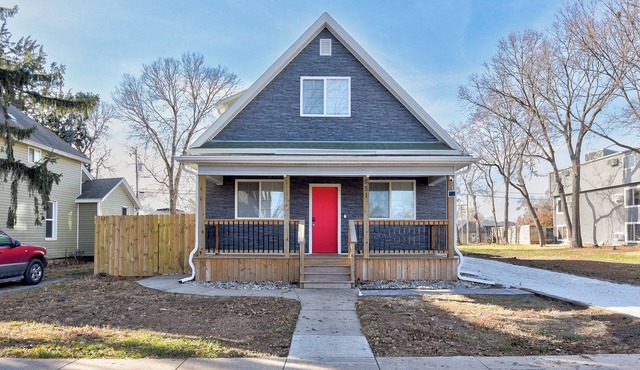 Welcome to.the good life, 4 bed 2 bath house located in the heart of Lincoln