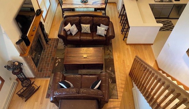 Welcome to The Great Life at Forest Ridge Beautiful 4+ Bdrm, 3.5 Bath