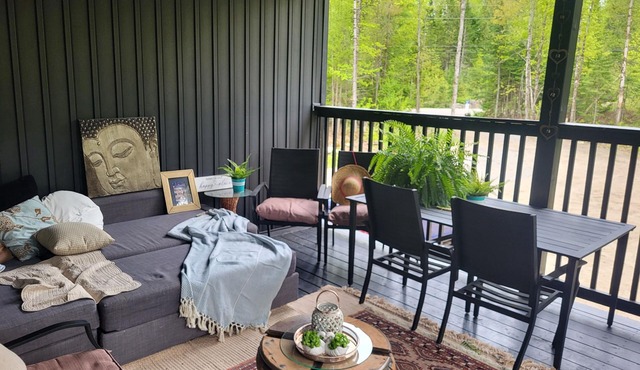Welcome to the Hidden Gem . Bungalow Bliss: Modern Comfort in a country setting