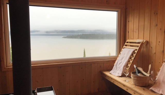 Welcome to the HighSide.Charming 3-bedroom cottage in delightful Thunder Bay