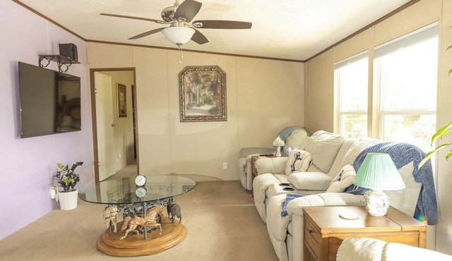 Welcome to the Hill Top HousenComfy 2-bedroom house with WiFi, AC, and more!