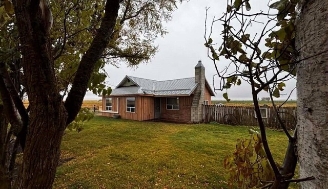 Welcome to the Homestead, a 2-bedroom country gettaway with room for 6 guests!