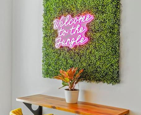 Welcome to the Jungle NEW 4bd Suite in East Nash