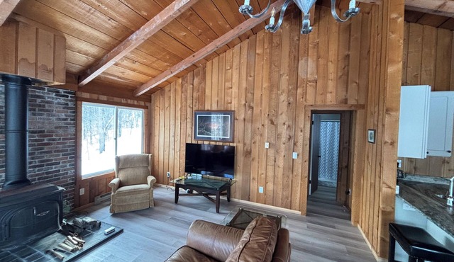 Welcome to The Last Resort. A delightful cabin with Wi-Fi in charming Honeoye.