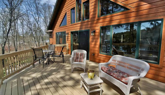 Welcome To The Lazy Dog Lodge Retreat On the 1600 - Acre Minong Flowage!