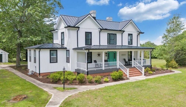 Welcome to the Levi Hall Farmhouse – Cow Suite