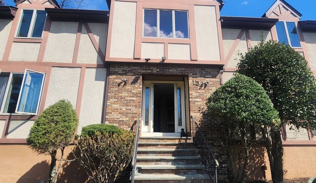 Welcome to The Manse on the Hill 2-Story Retreat 3 Beds Home Parking PetFriendly
