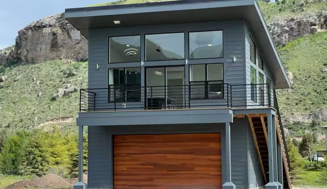 Welcome to the MbarM Ranch! Enjoy our Mountain View’s in this quaint valley