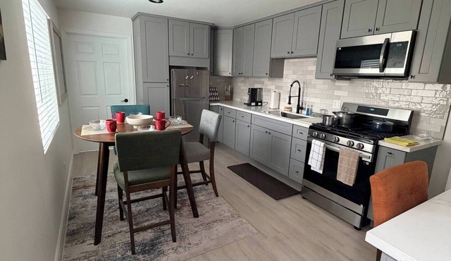 Welcome To The Modern Casita!n2-bedroom apartment in beautiful Riverside
